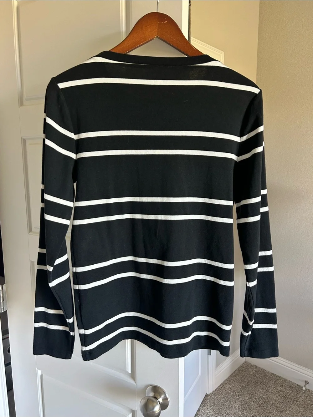 J Crew Perfect Fit longsleeve crewneck t-shirt with lion buttons black white
